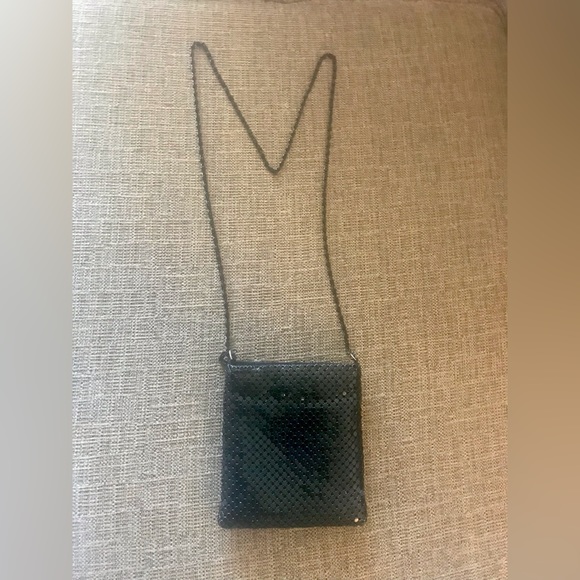 Gorgeous 😍 Tiny Vintage Metal Mesh Small Purse. Metal Swirl Pattern Chain Strap - Picture 4 of 11